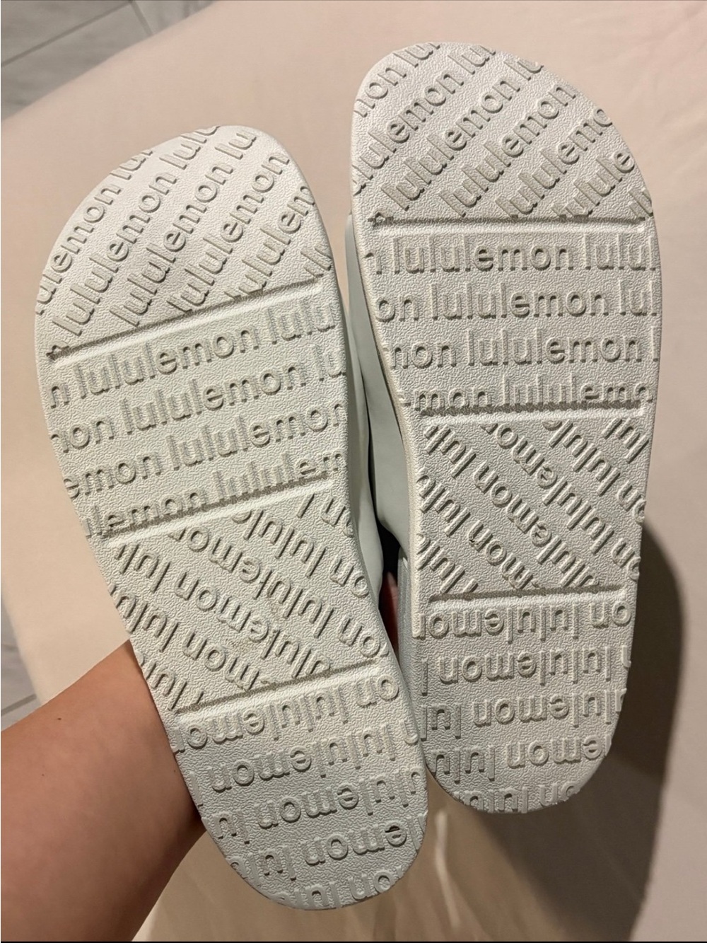 LULULEMON RESTFEEL WOMANS SLIDE - Picture 4 of 4